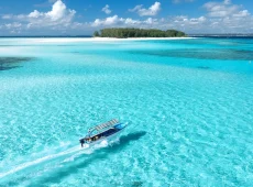 Aerial-view-of-boat-transfer-to-Mnemba-Island-Tanzania02